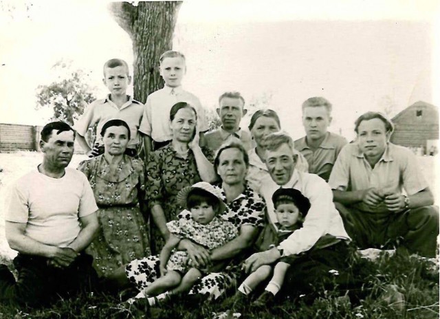 "Балы, красавицы, лакеи, юнкера, и вальсы Шуберта, и хруст французской булки"
