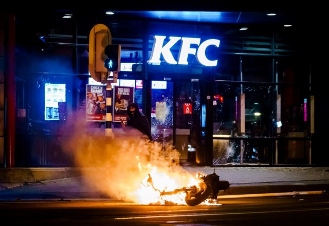 В Амстердаме подорвали мост