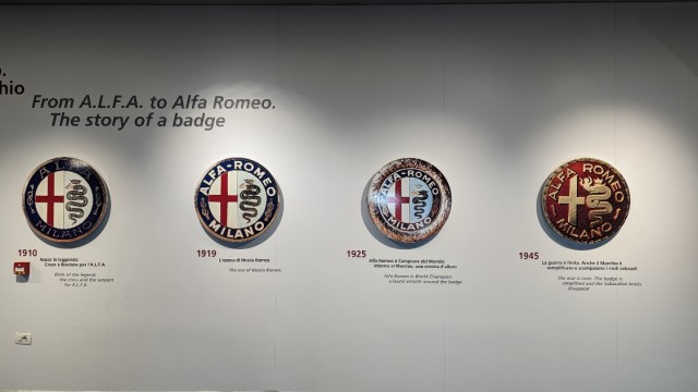 Alfa Romeo museo. Красивых автомобилей пост