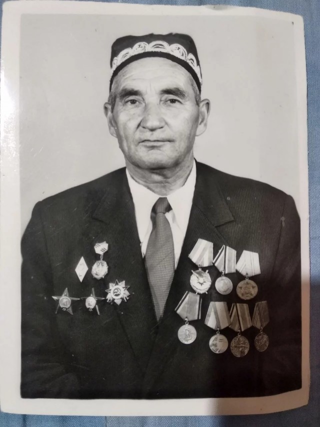 А давайте свой Бессмертный Полк сделаем? Я начинаю. Все таки канун Дня Победы
