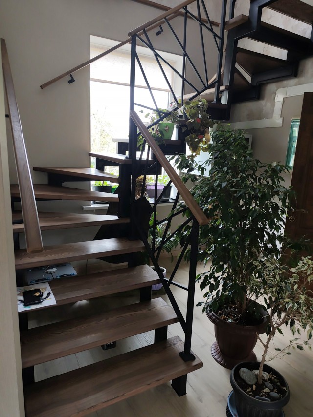 Лестницы в двухэтажном доме. Почему их надо "строить" до постройки самого дома