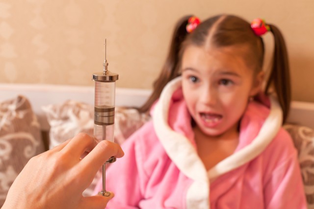 Минпросвещения предложило не пускать в школы детей без прививок