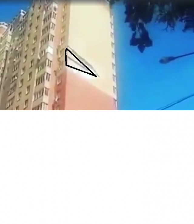 В Балашихе стена у дома обрушилась