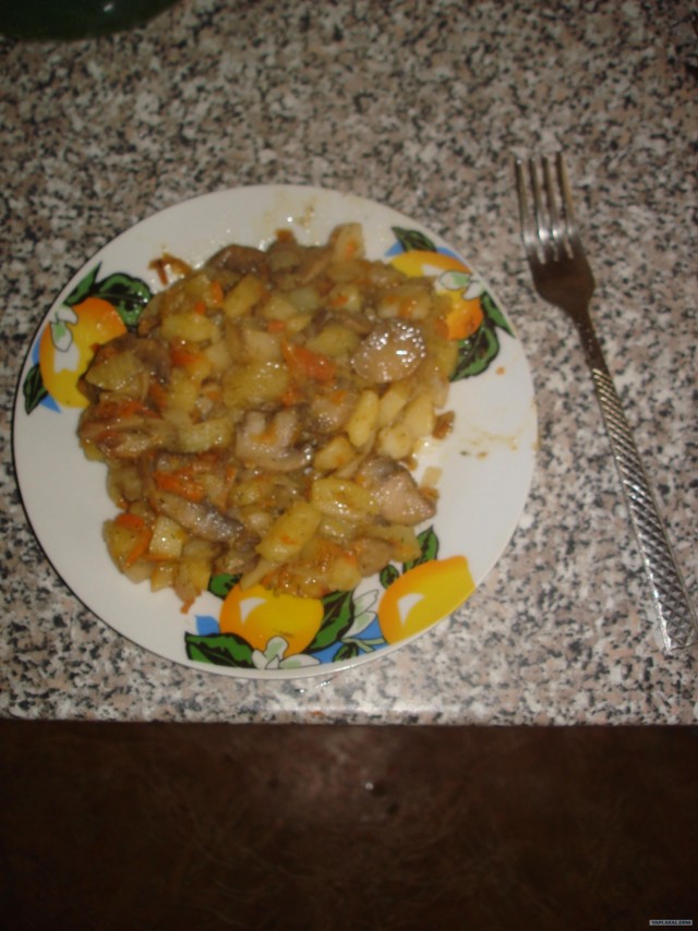 Тушёный картофель с грибами
