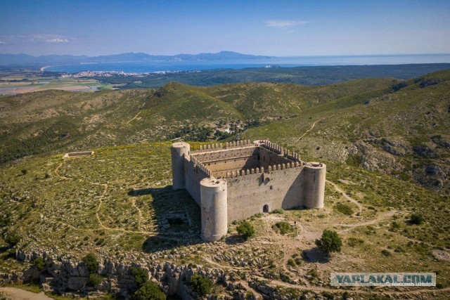 Замок Кастрохерис. Испания