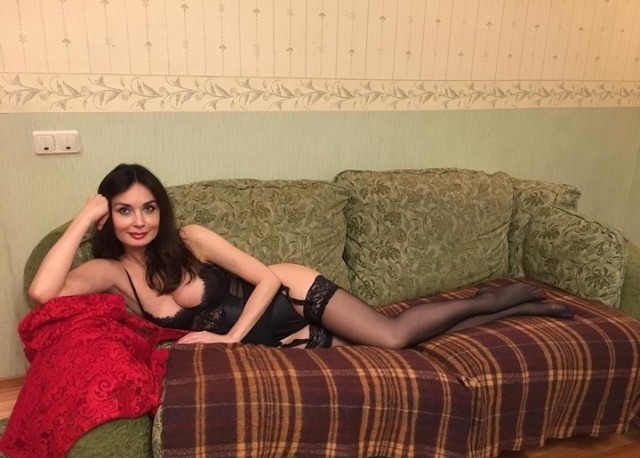 От улыбки хмурый день светлей...