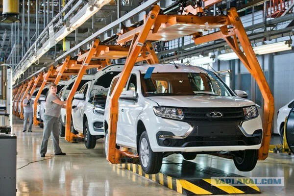 «АвтоВАЗ» нанял граждан Узбекистана для сборки автомобилей Lada
