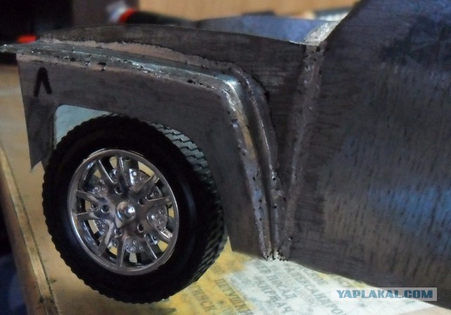 Автомодель Hummer H3 из жести