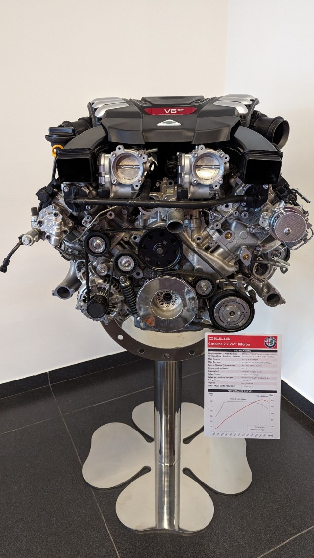 Alfa Romeo museo. Красивых автомобилей пост