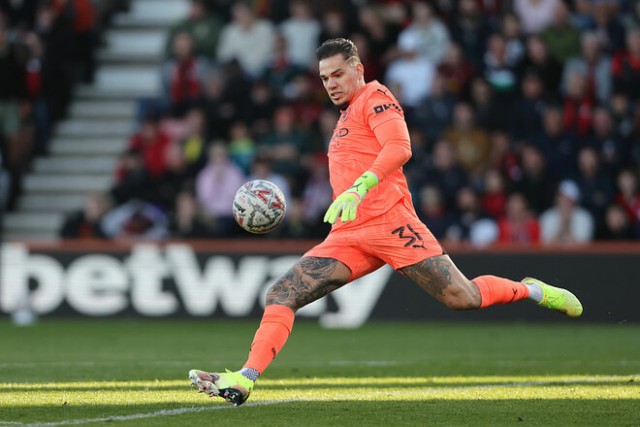 Восемь лет в одних трусах