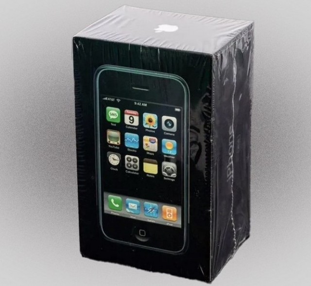 В Москве выставили на продажу самый первый iPhone за 13 миллионов рублей