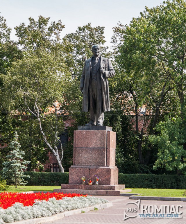 Памятники Ленину