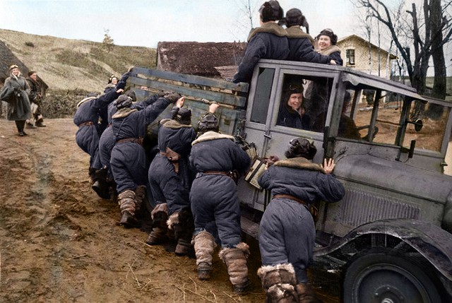 Ожившие фотографии СССР во время Второй мировой войны