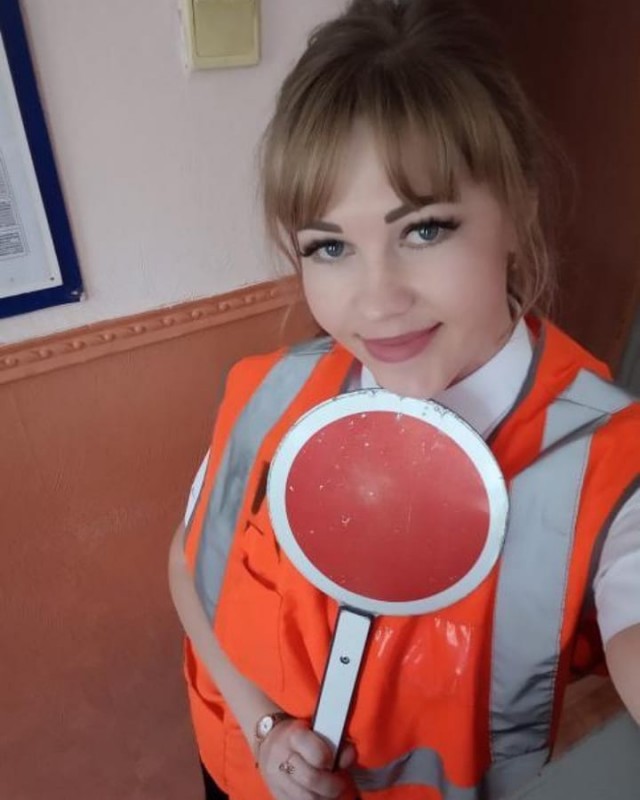 Берегите работниц РЖД! Особенно симпатичных проводниц!