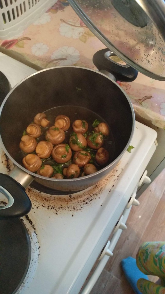 Быстромаринованные шампиньоны.