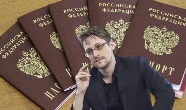 Эдвард Сноуден принял присягу и получил российский паспорт