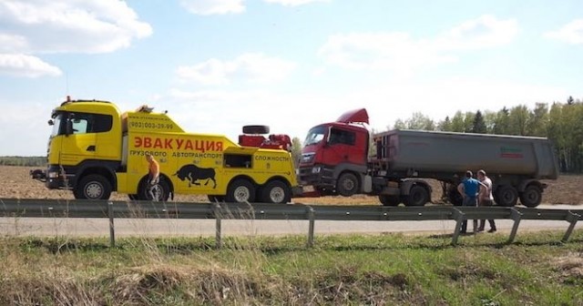 В Мурманской области помогли попавшему в беду водителю фуры