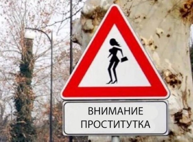 Чиновница из ХМАО засняла в соцсети, как "красиво сидит" на рабочем месте, а мэр города отправил видео на комиссию по этике