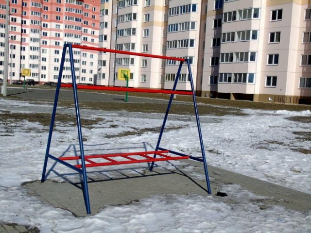 «Уважаемые жители! Детская площадка не предназначена для сушки обоссаных матрасов»