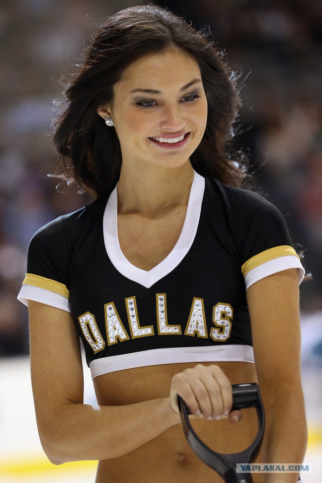 Уборщицы-фотомодели льда