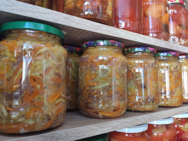 Салат из маринованных кабачков и моркови на зиму