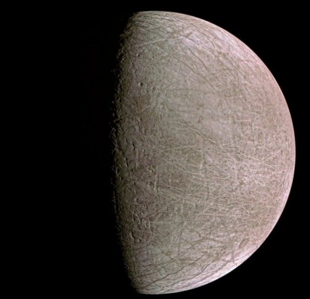NASA: Космическая миссия Юнона передала на Землю самые чёткие снимки спутника Юпитера Европы
