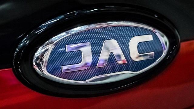 Китайские авто пробили новый рубеж: теперь их можно купить, не выходя из соцсетей