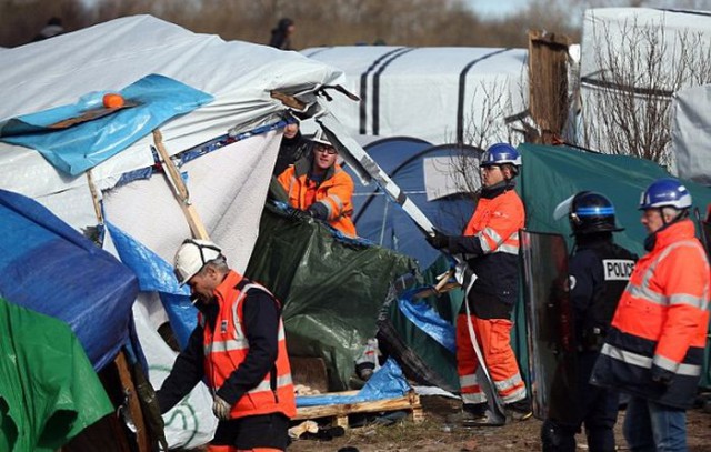 В Кале произошли столкновения между мигрантами и полицией