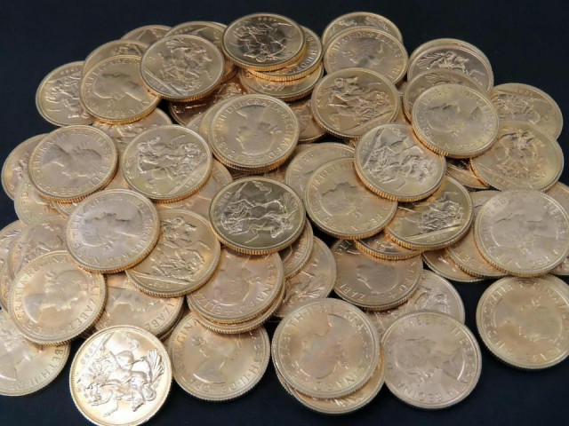 Пенсионерка обнаружила чемодан с серебряными и золотыми монетами в унаследованном доме