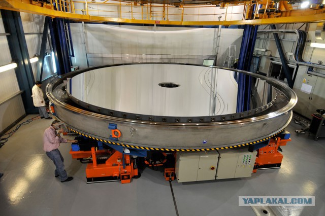 ОАО «ЛЗОС» передало Российской академии наук главное зеркало телескопа БТА