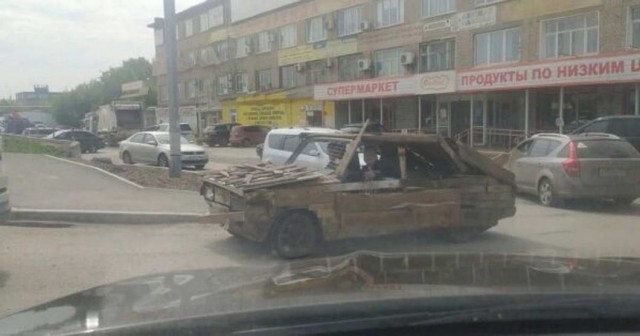 Реальный пацан на деревянной Ладе в Перми