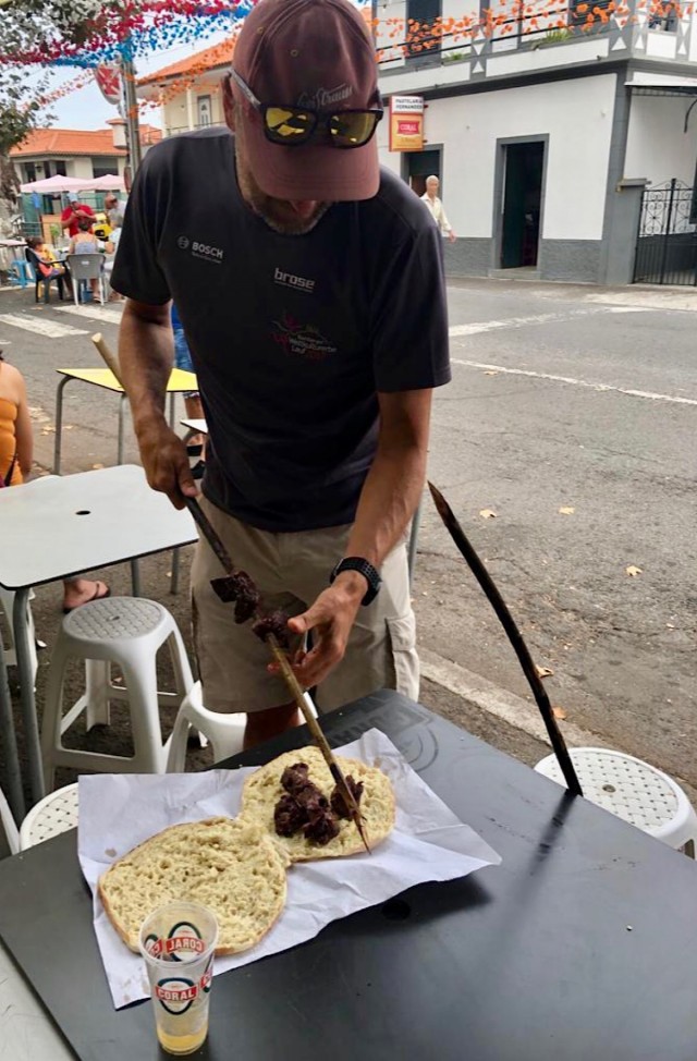 Шашлык по-мадейрски: Эшпетада на лавровых палочках