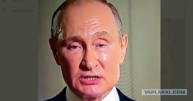 Зачем бабы вываливают сиськи?