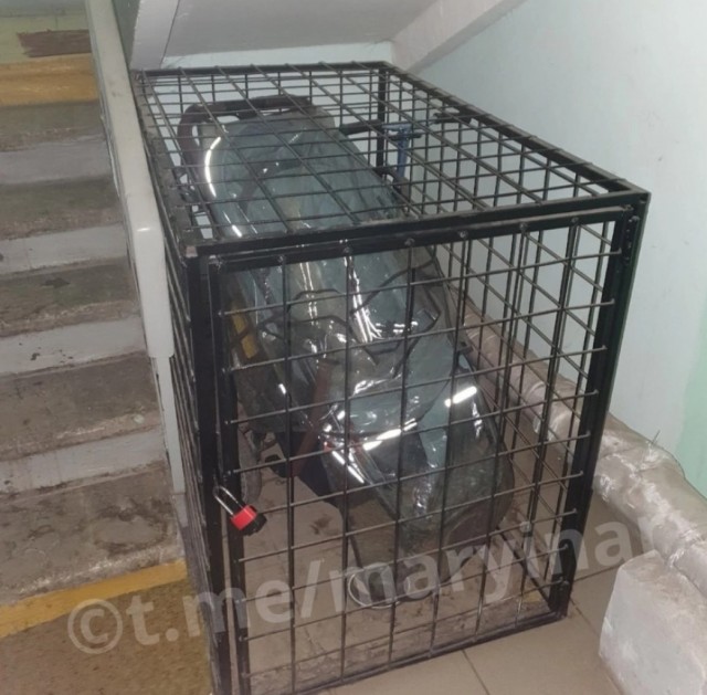 В подъездах оставляют коляски с великами?!