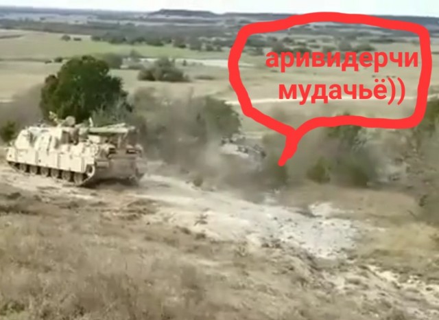Танк решил самостоятельно погулять по полям