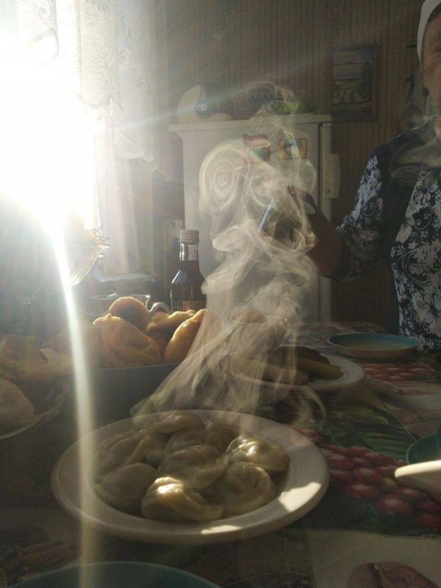 Немного девушек