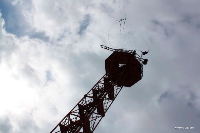 Девушка разбилась, упав с 33-метровой парашютной вышки в Екатеринбурге
