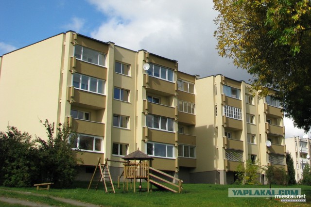 Дверь в подъезд
