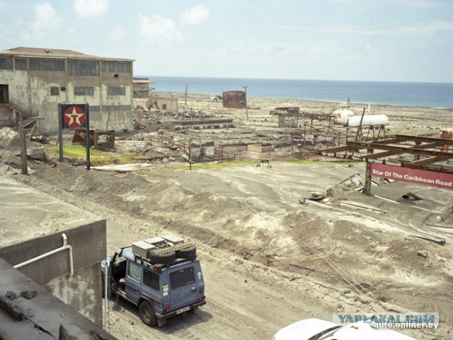 Немец проехал на Gelandewagen весь мир.