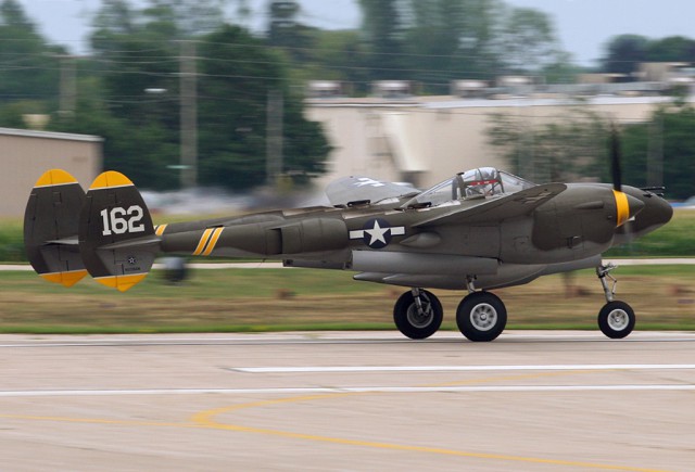 Многоцелевой истребитель P-38 «Lightning»