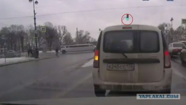 Курьёзное ДТП между сотрудниками ГИБДД и нарушителем