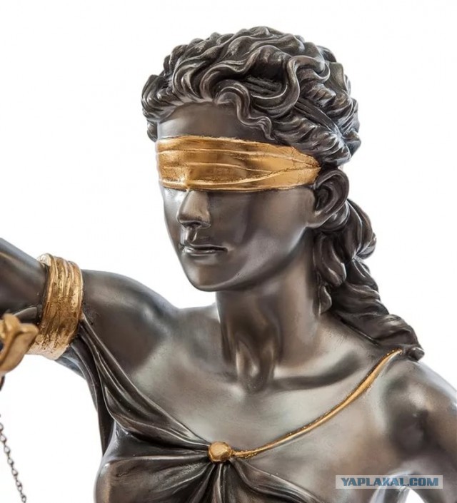 В новосибирском вузе прикрыли статуи голых женщин — туда пришла делегация РПЦ