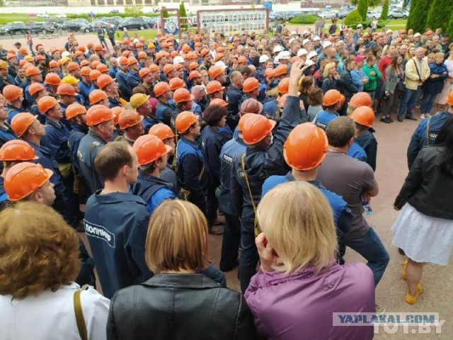МАЗ и другие крупные заводы Белоруссии начали бастовать