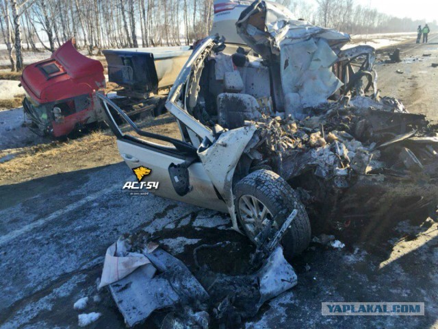 Подросток умер в страшном лобовом ДТП на Кубани. Он был за рулем.