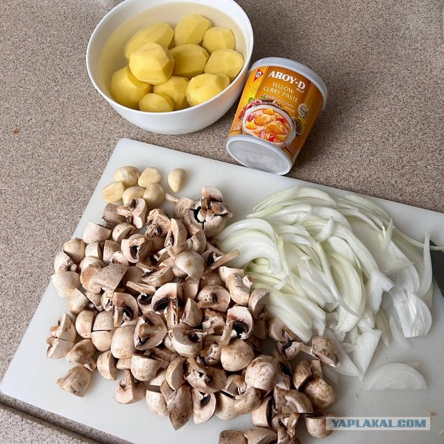Картофель, тушеный с грибами