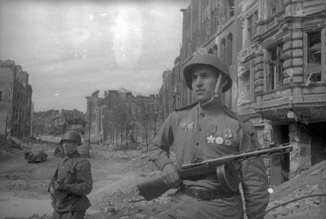 Фотограф Евгений Халдей