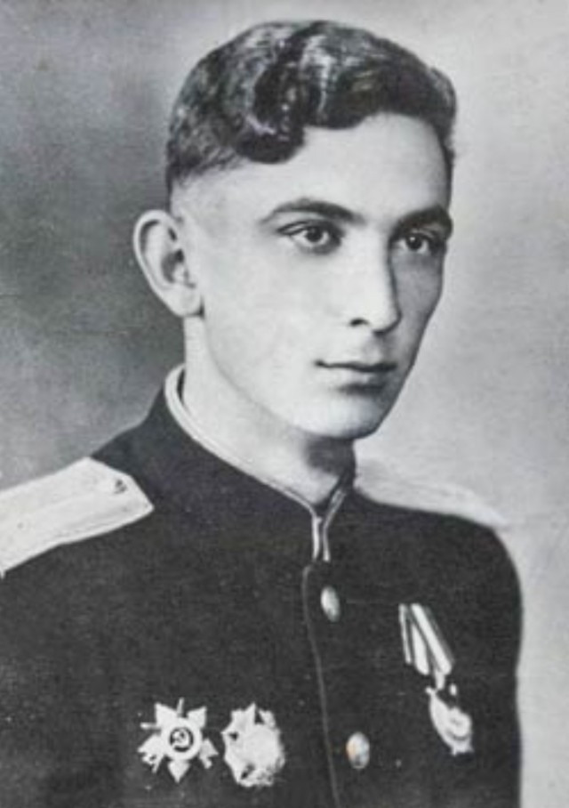 105 лет со дня рождения летчика и композитора Леонида Афанасьева (Гляжу в озера синие...)