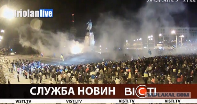 Опять украинцы к памятнику пристают