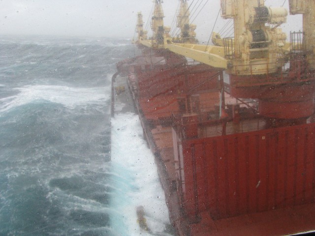 Тяжело быть женой моряка