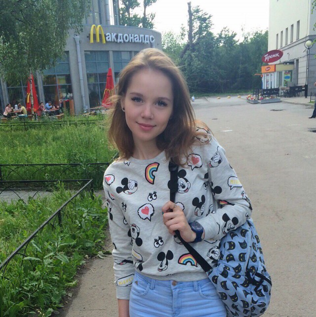 Девушки одетые, симпатичные, но очень эротичные!